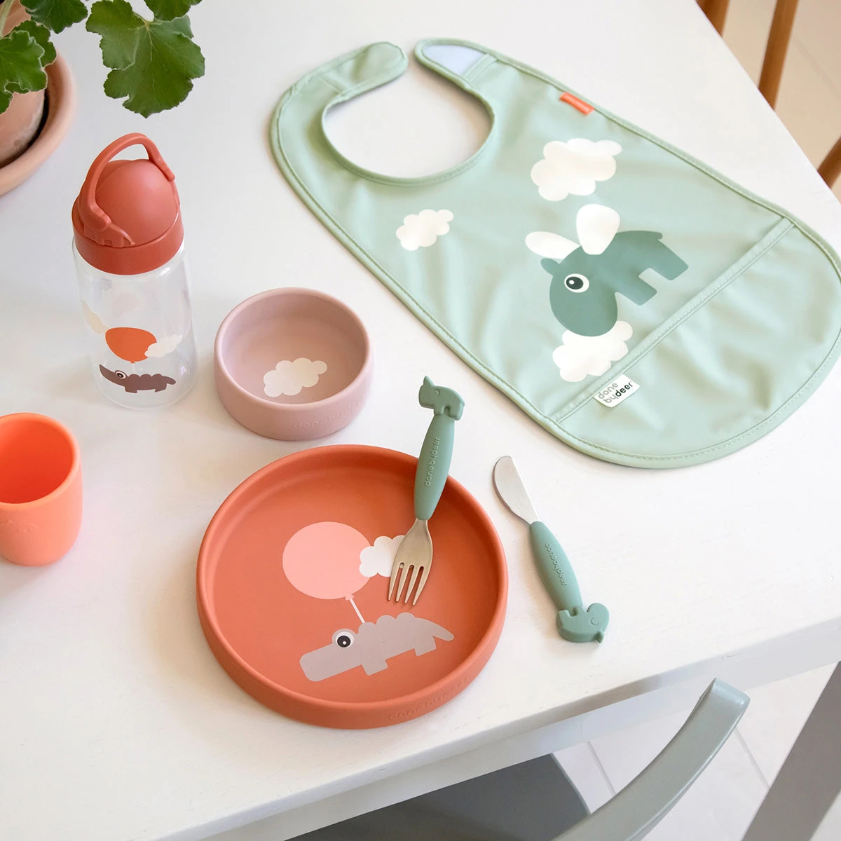 Done By Deer Bib W/velcro - Happy Clouds - Green 5 Done By Deer Bib W/velcro - Happy Clouds - Green - Image 3