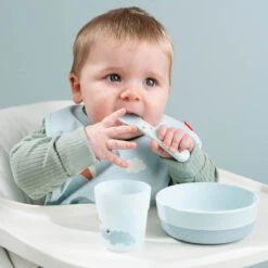 Done By Deer Bib W/velcro - Playground - Powder 10 Done By Deer Bib W/velcro - Playground - Powder -Done By Deer Bib w and velcro Playground Powder 2 LS 56f43da8 41f5 42f4 b135 68fb3cb51978 1