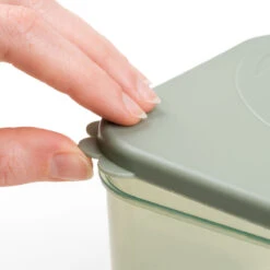 Done By Deer Food Storage Container Set L - Elphee - Green 10 Done By Deer Food Storage Container Set L - Elphee - Green -Done By Deer Food storage container set L Elphee Green Detail 4 PS