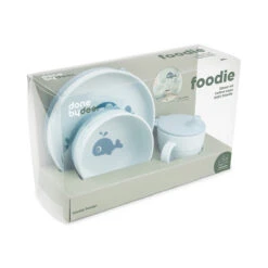Done By Deer Foodie Dinner Set - Wally - Blue 17 Done By Deer Foodie Dinner Set - Wally - Blue -Done By Deer Foodie dinner set Wally Blue Packaging 4 PS