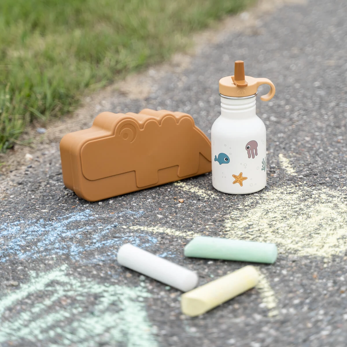 Done By Deer Metal Bottle - Sea Friends - Beige - 350 Ml 3 Done By Deer Metal Bottle - Sea Friends - Beige - 350 Ml - Image 2