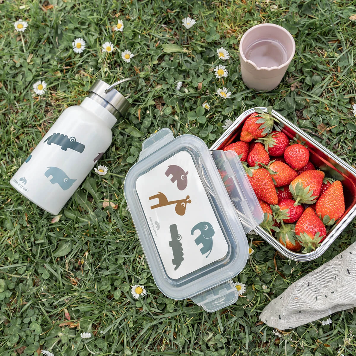 Done By Deer Metal Lunch Box - Deer Friends - Mustard 4 Done By Deer Metal Lunch Box - Deer Friends - Mustard - Image 2