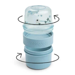 Done By Deer To Go 2-way Snack Container S - Tiny Farm - Blue 7 Done By Deer To Go 2-way Snack Container S - Tiny Farm - Blue -Done By Deer To go 2 way snack container S Tiny farm Blue arrowswithfunctions 2 PS