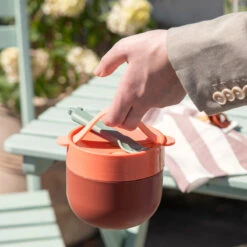 Done By Deer To Go Lunch Bowl - Sand - 550 Ml 10 Done By Deer To Go Lunch Bowl - Sand - 550 Ml -Done By Deer To go lunch bowl Sand 5 LS